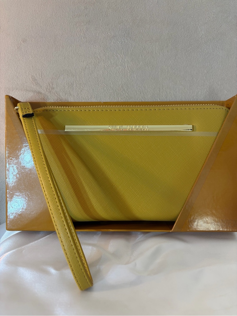 NWOT Steve Madden Yellow Wristlet Clutch